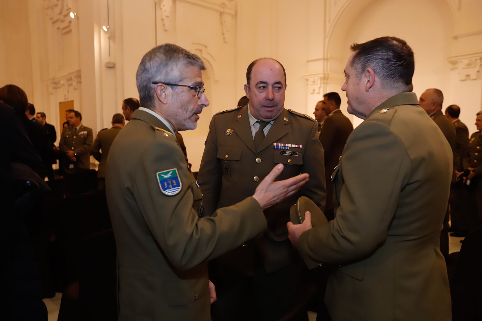 Firma del convenio económico en Córdoba para la base logística del Ejército de Tierra