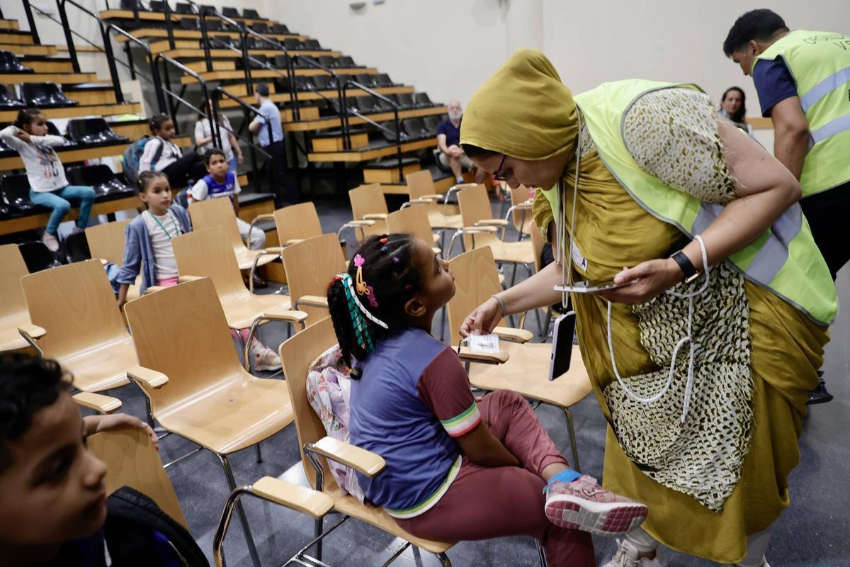 EN IMÁGENES: la llegada a Avilés de los niños saharauis del programa ...