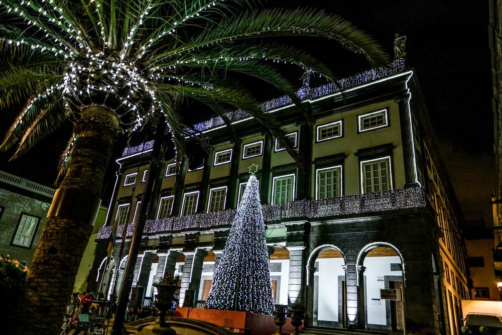 Encendido navideño en la Plaza de Santa Ana