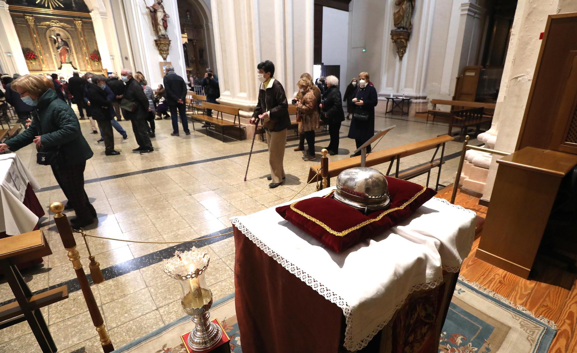 La reliquia de la Santa, objeto de devoción