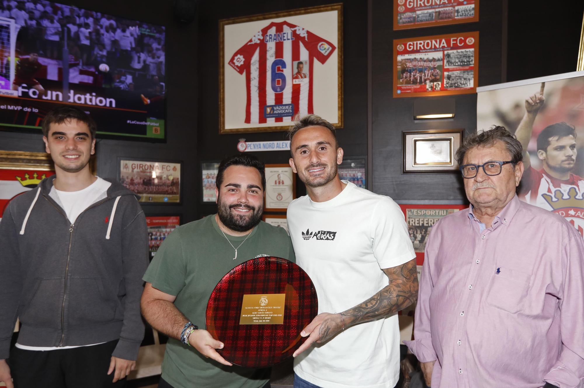 Aleix Garcia rep un premi de la Penya Nord-Àlex Granell