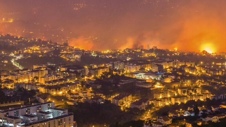 Tres muertos en el grave incendio que azota Madeira