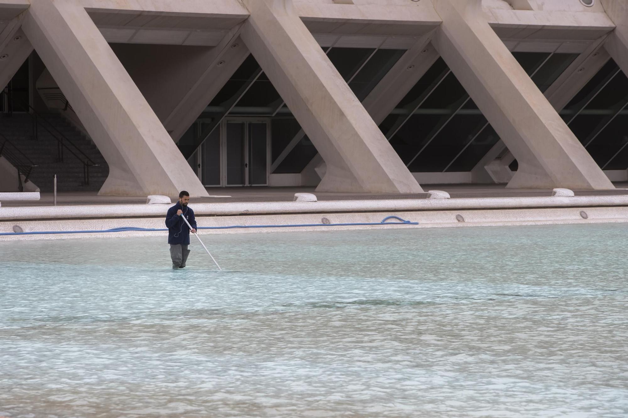 El polvo rojo del sahara "tiñe" la Ciudad de las Ciencias