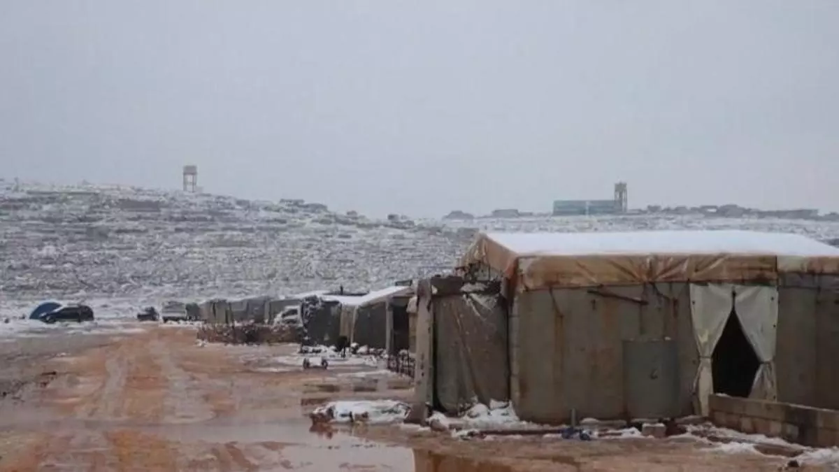 Las intensas nevadas agravan la situación de los desplazados por la guerra en el noroeste de Siria