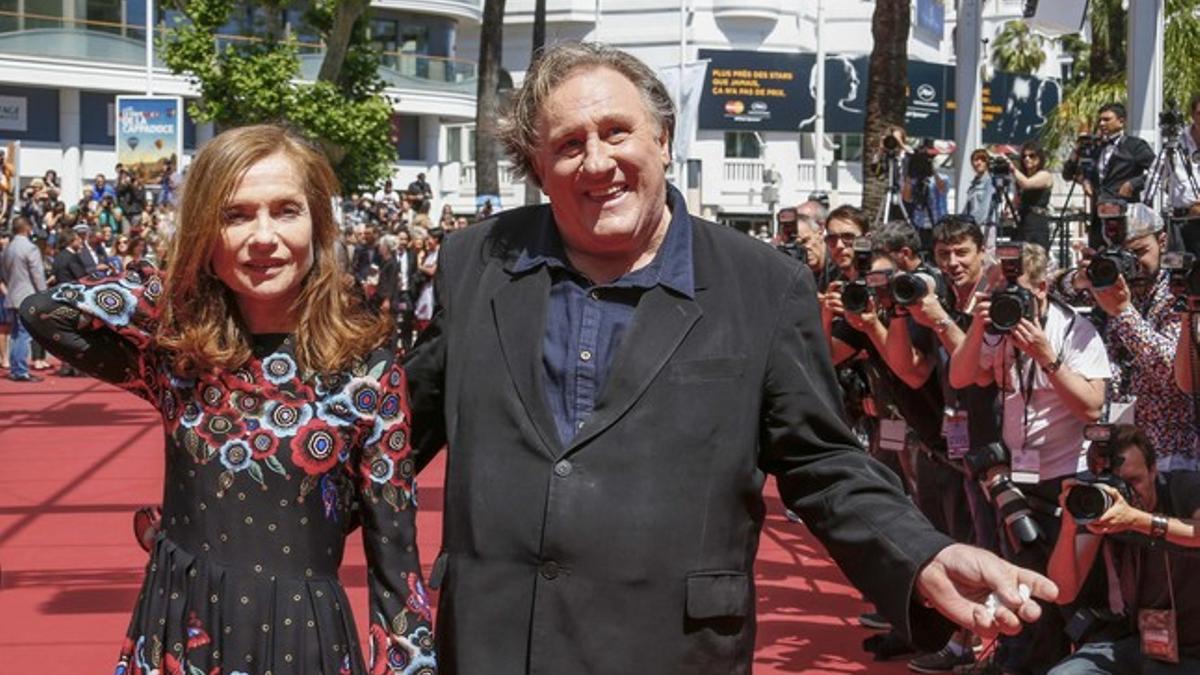 Cast members Isabelle Huppert and Gerard Depardieu pose on the red carpet as they arrive for the screening of the film &quot;Valley of Love&quot; in competition at the 68th Cannes Film Festival in Cannes