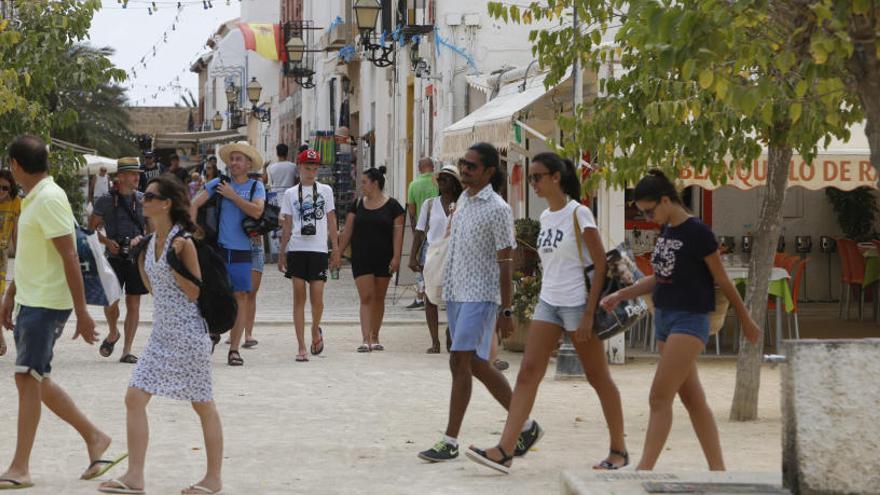 ¿Pero cuántos turistas caben en Tabarca?