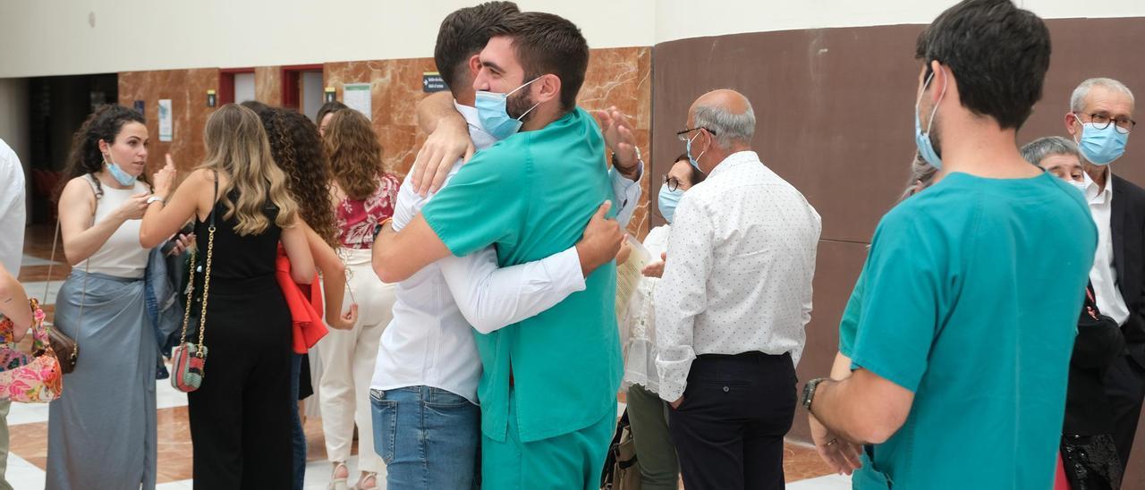 65 médicos acabaron su formación en el Hospital de Alicante la pasada primavera