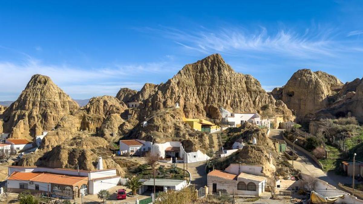 Este pueblo de Granada tiene el barrio troglodita más grande de la península
