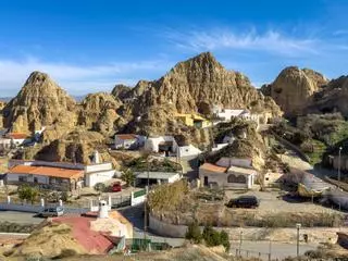 Este pueblo de Granada tiene el barrio troglodita más grande de la península