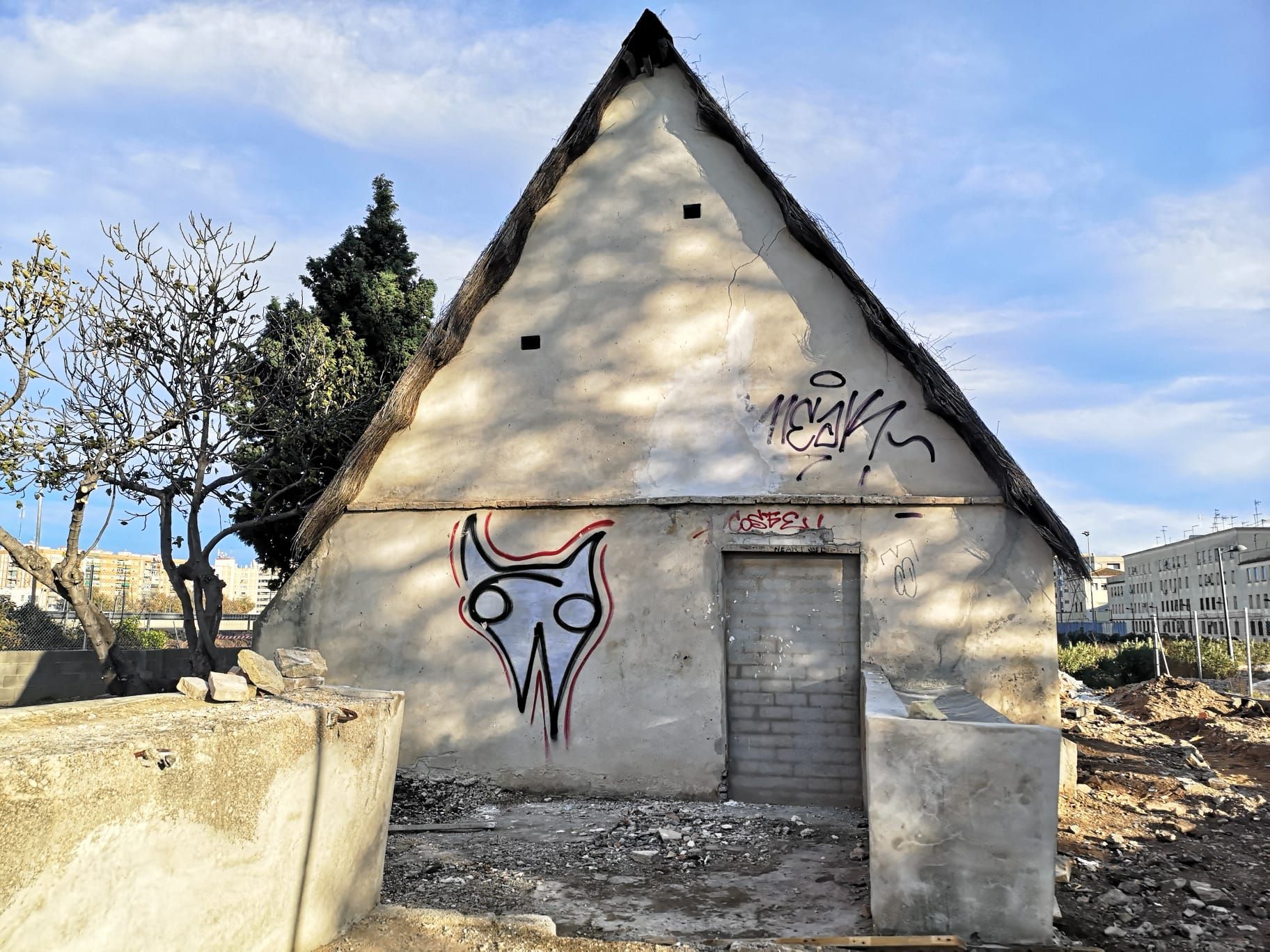 Así se reconstruye la Barraca del Tío Tonet en La Torre