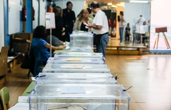 Las Palmas de Gran Canaria. Votaciones en el colegio Iberia.  | 26/05/2019 | Fotógrafo: José Carlos Guerra