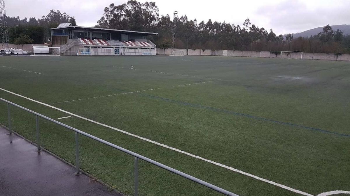 Vista del campo de fútbol do Roxo, en Cerceda.