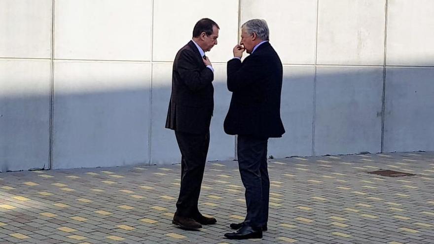 Caballero y Blanco, en la estación de Urzáiz este viernes. // A. M.