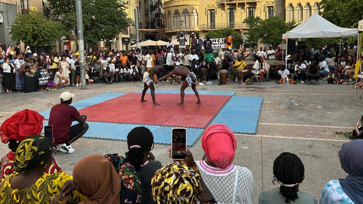 Un moment de l'exhibició de lluita senegalesa, ahir