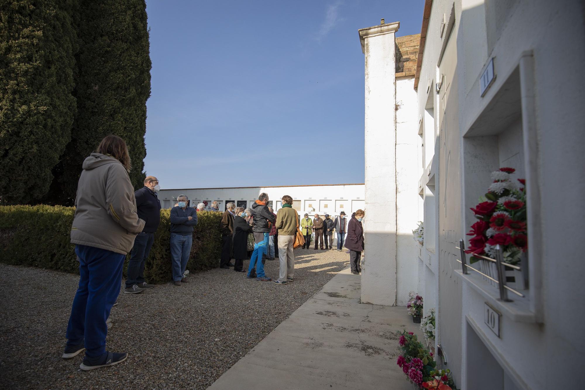 Reunió veïnal a Pontós sobre la rehabilitació i arranjament del cementiri local