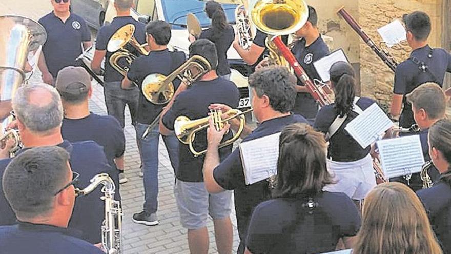 Música y toros centran el segundo día de festejos