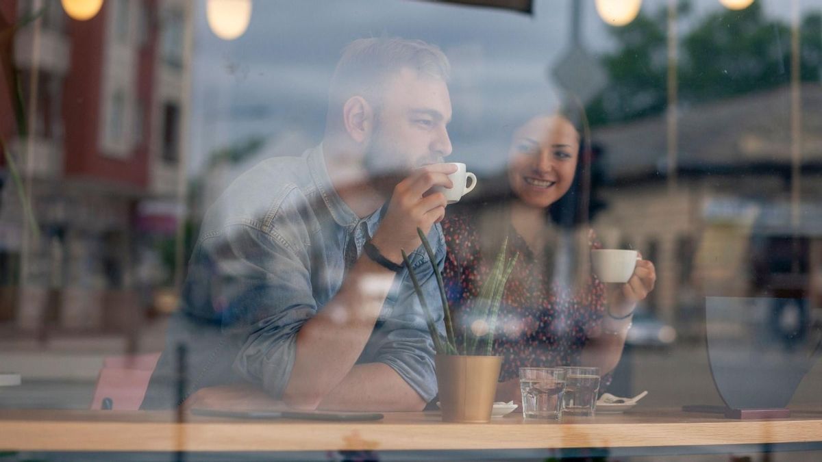 El Tinder del café: así es el primer club de Barcelona para ligar en cafeterías