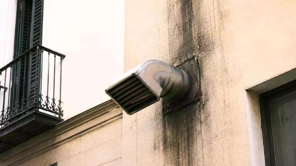 Ya está en vigor: multas de 3.000 euros por instalar extractores de humos en los patios interiores de los edificios.
