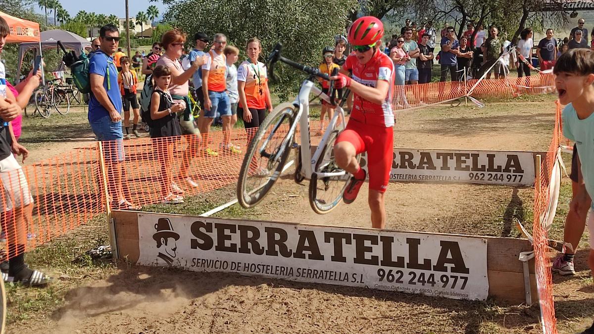 Un corredor en el Ciclocross de Aiacor.