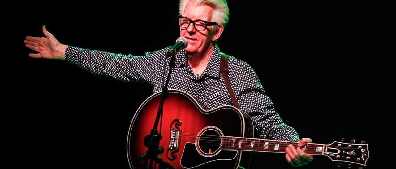 Nick Lowe, durante el concierto de anoche en la sala Albéniz.