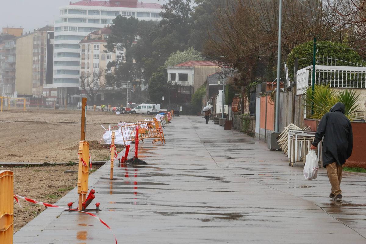 Espacios vallados donde se encontraban las antiguas farolas.
