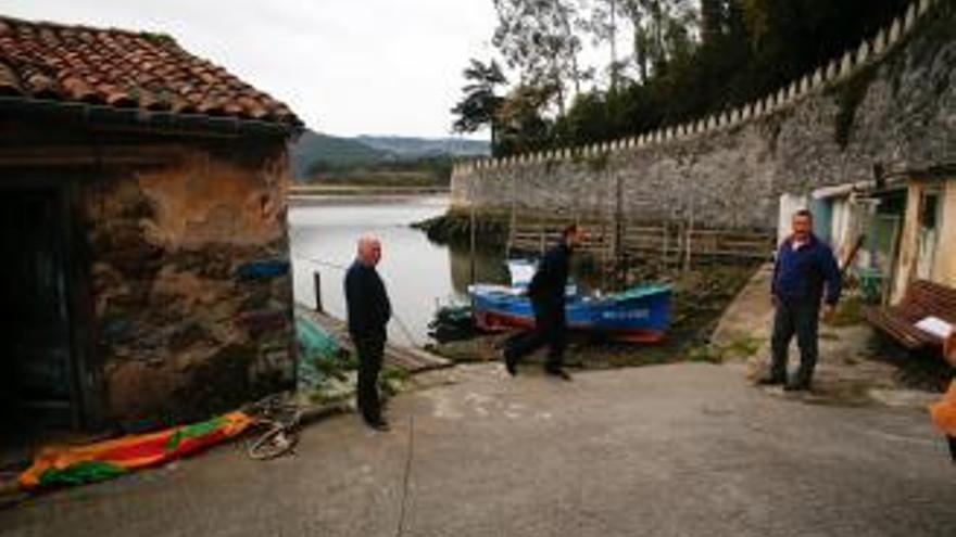 La solidaridad de San Juan de La Arena: sus pescadores zarparon &quot;con lo puesto&quot; para buscar a los náufragos del Cabo Peñas