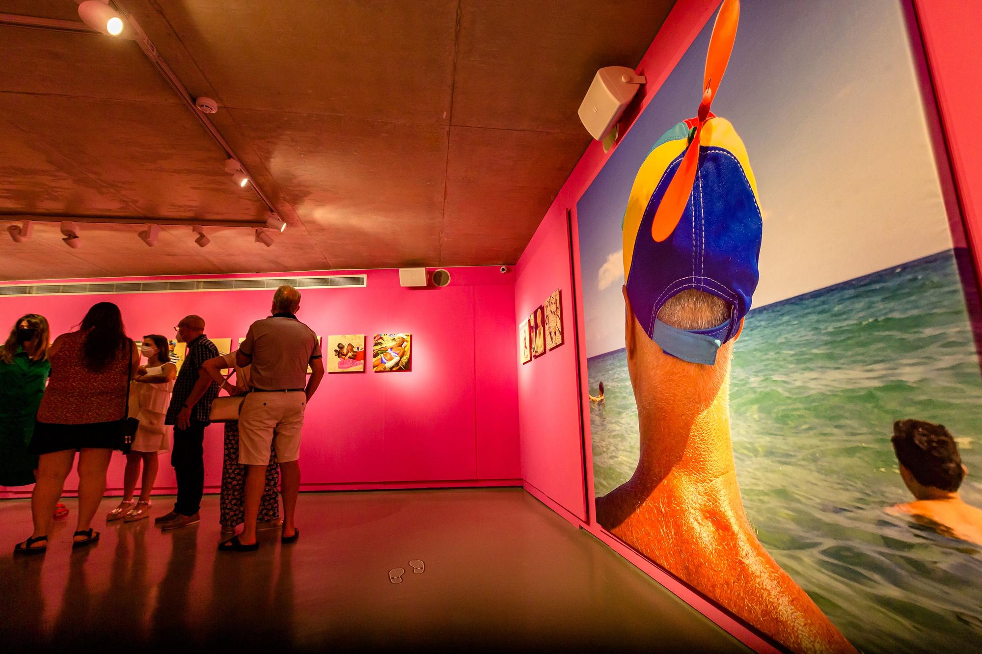 Inauguración de la exposición de Cristina de Middel, Martin Par y María Moldes en Benidorm