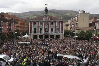 Multitudinario adiós al alcalde más callejero y querido: así fue la despedida a Aníbal Vázquez