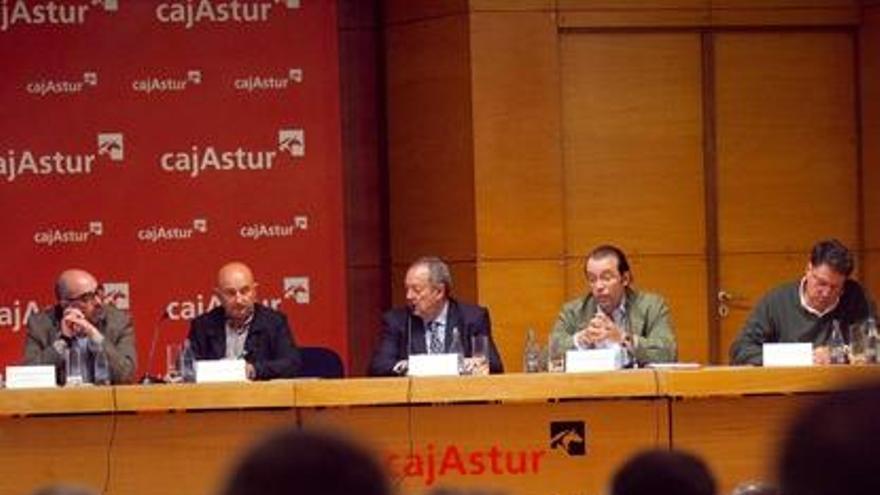 Por la izquierda, Luis Baldó, José Manuel Rancaño, José Manuel Mariño, José Bembibre y Gerardo Pajares, ayer, en Oviedo. |