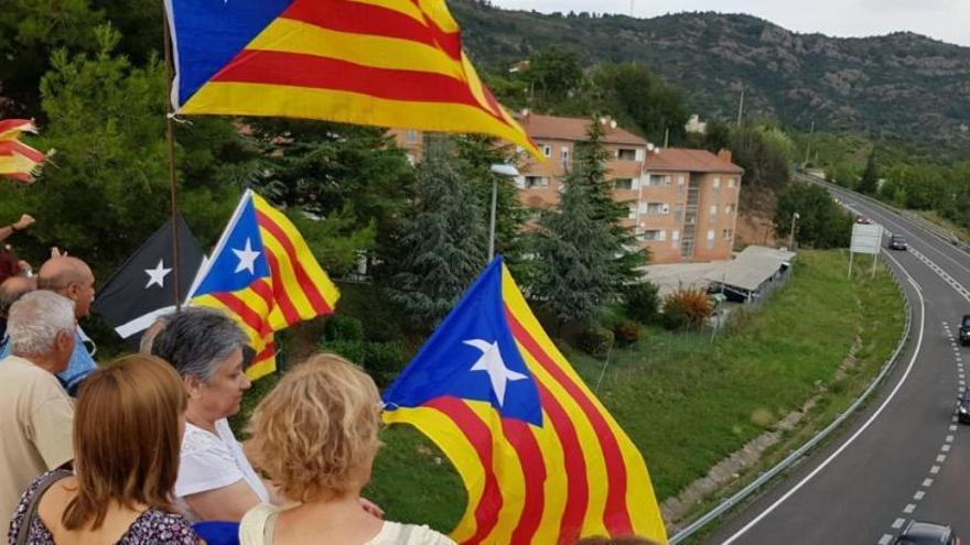 Protesta als ponts de l&#039;Eix del Llobregat per la llibertat dels polítics presos