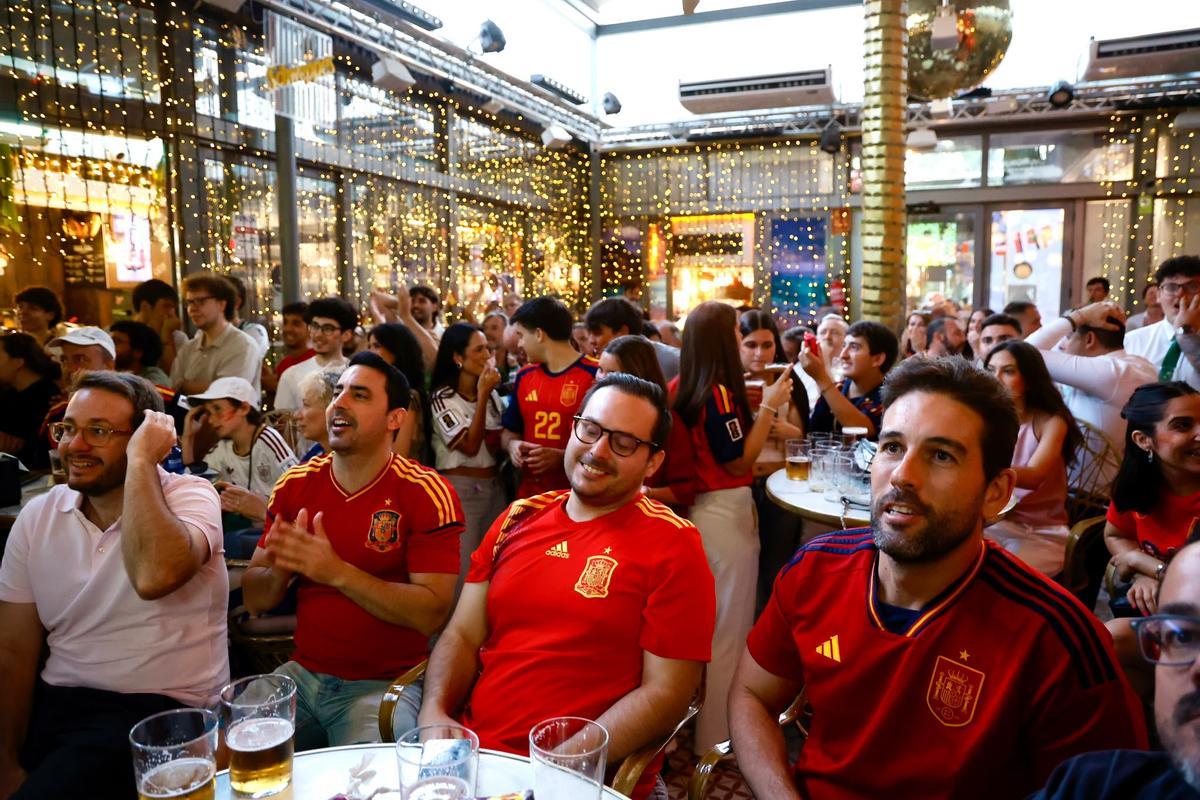 El ambiente del España-Portugal en Córdoba, en imágenes
