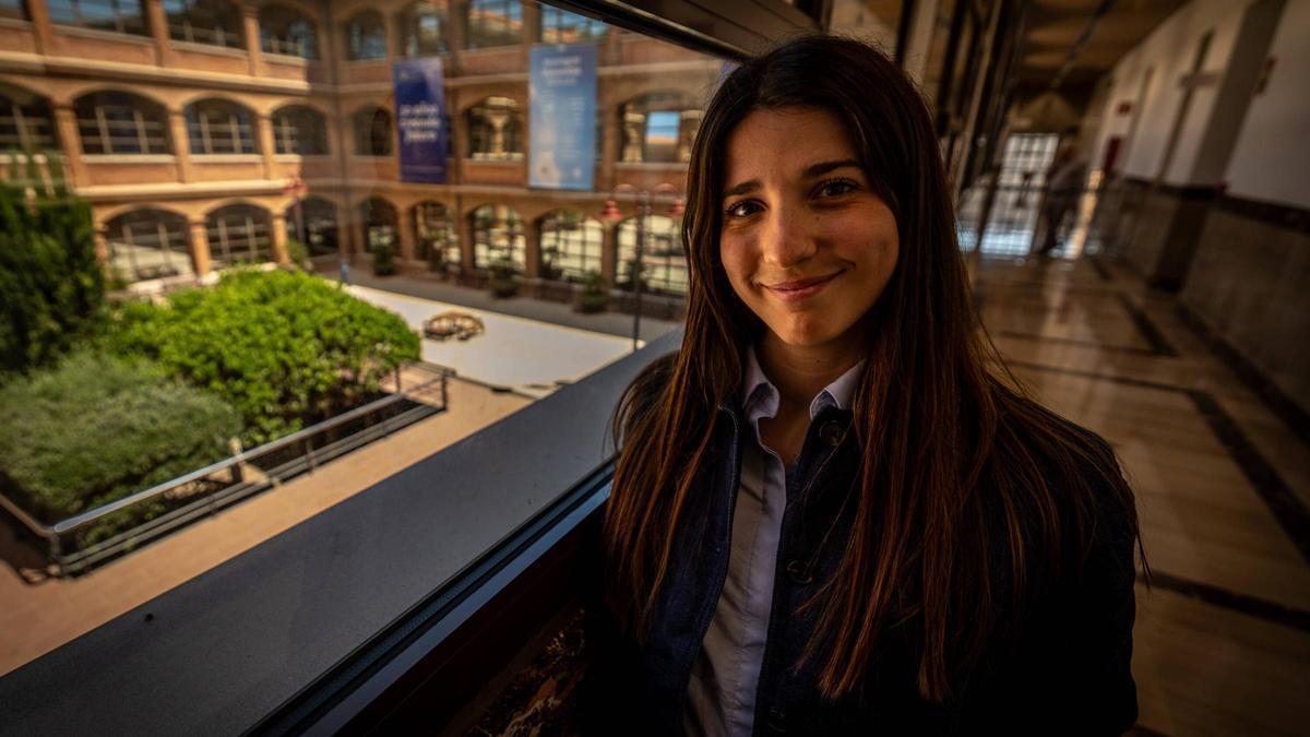 La profesora e investigadora Andrea de Carlos Buján, en la Universitat Abat Oliva CEU (Barcelona).