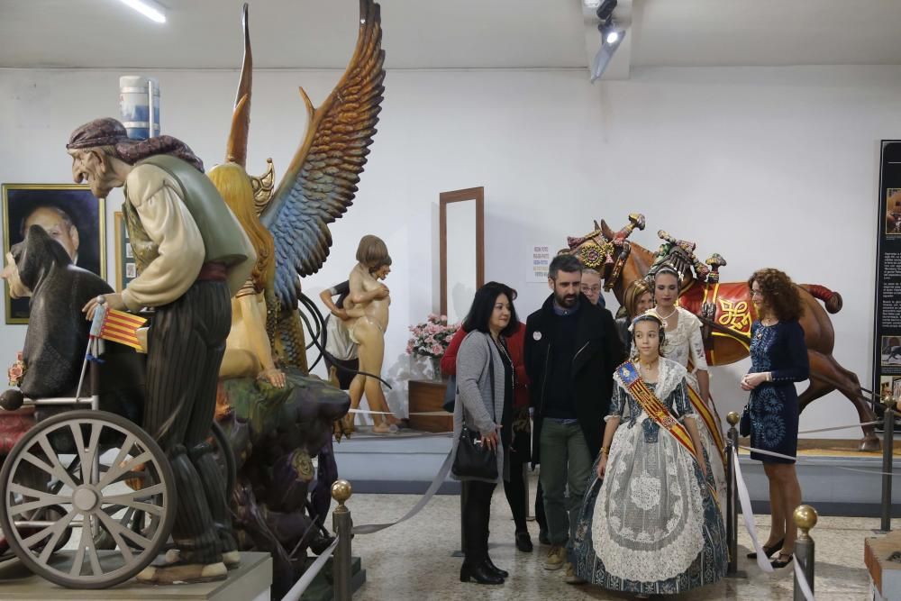 Visita de Ribó y las Falleras Mayores a la Ciudad del Artista Fallero