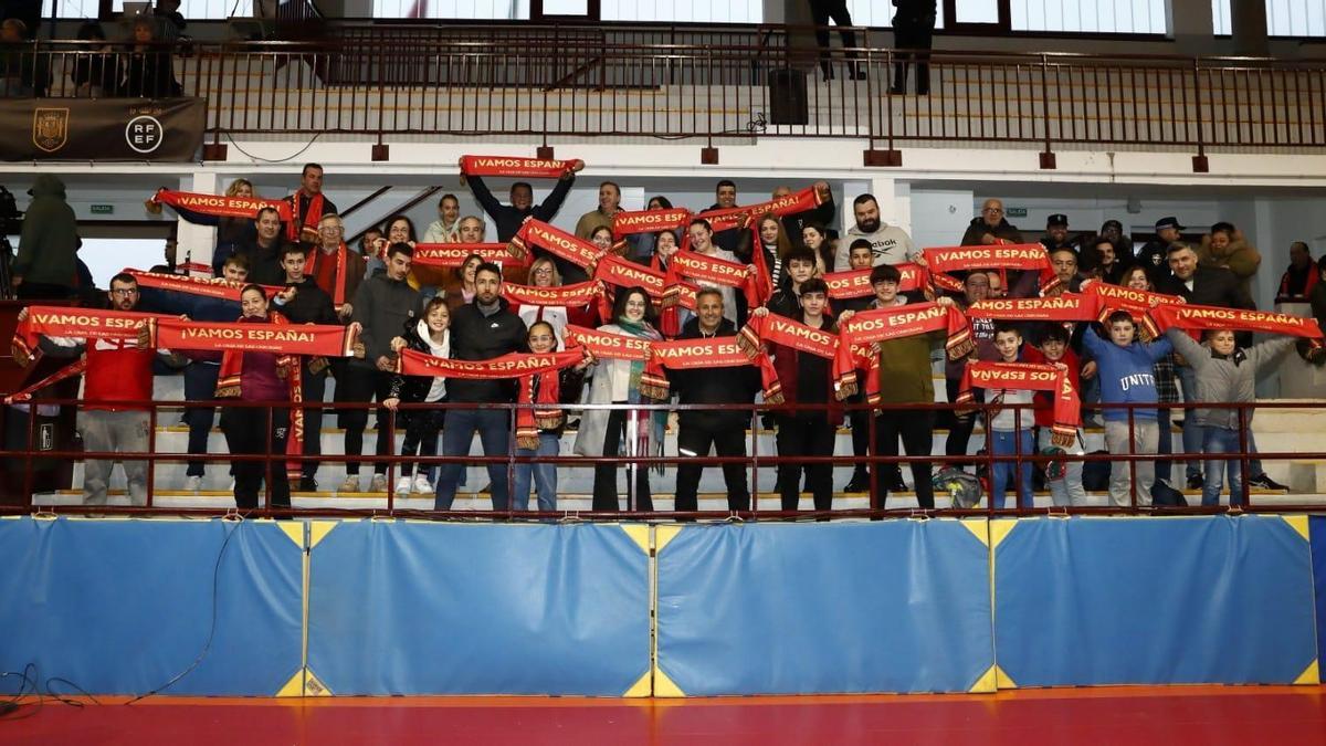 Aficionados animan a la selección española en Jaraíz.