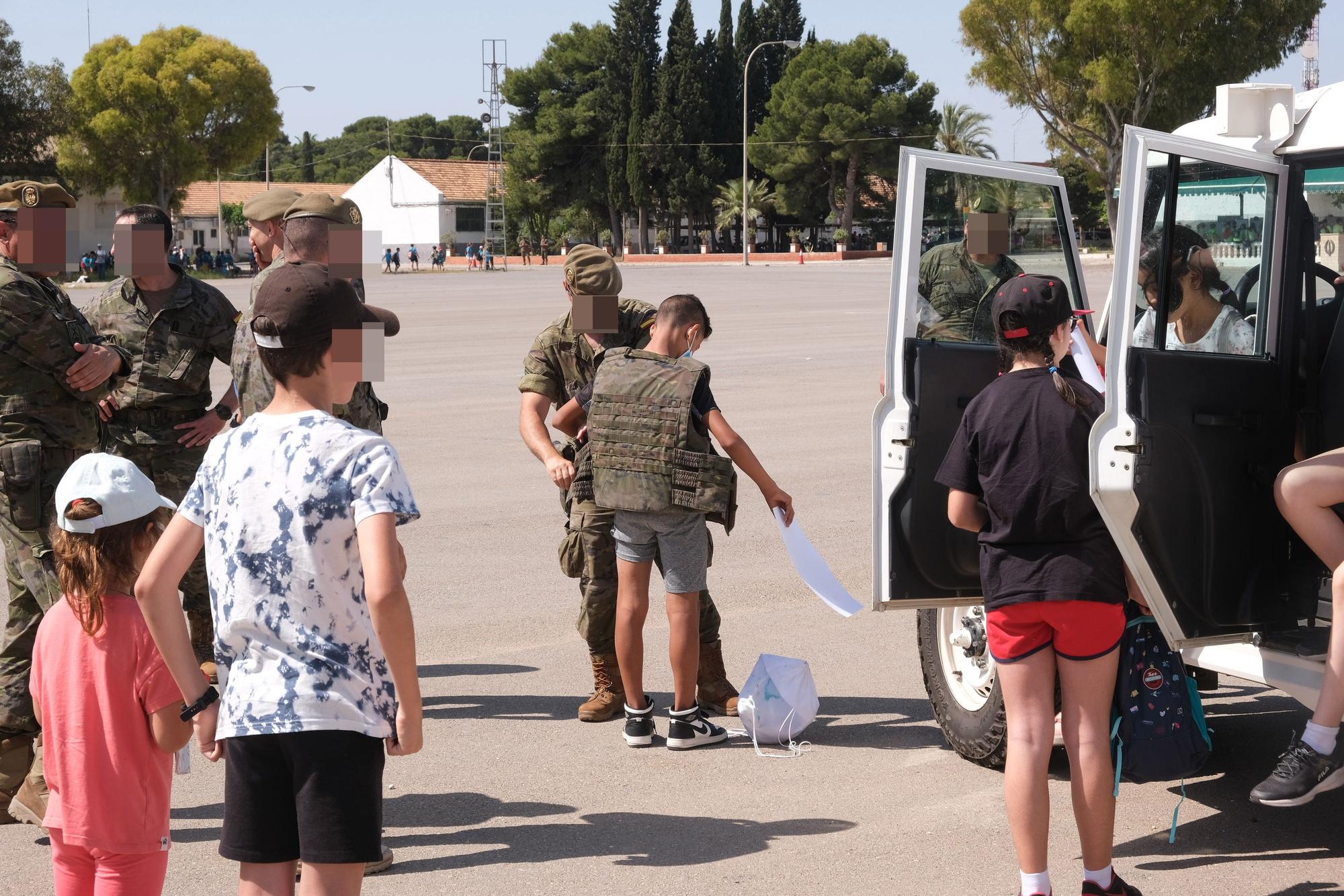 1600 niños de colegios de la provincia visitan la base militar del MOE en Rabasa