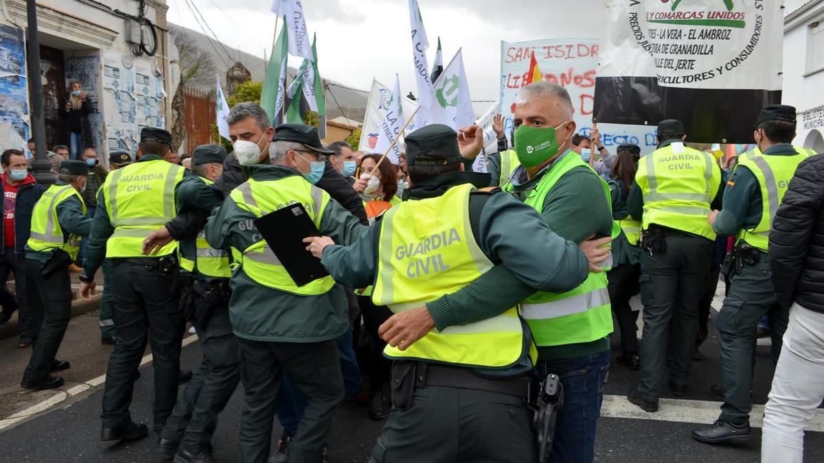 Tensión: Al principio de la marcha, después no hubo incidentes.