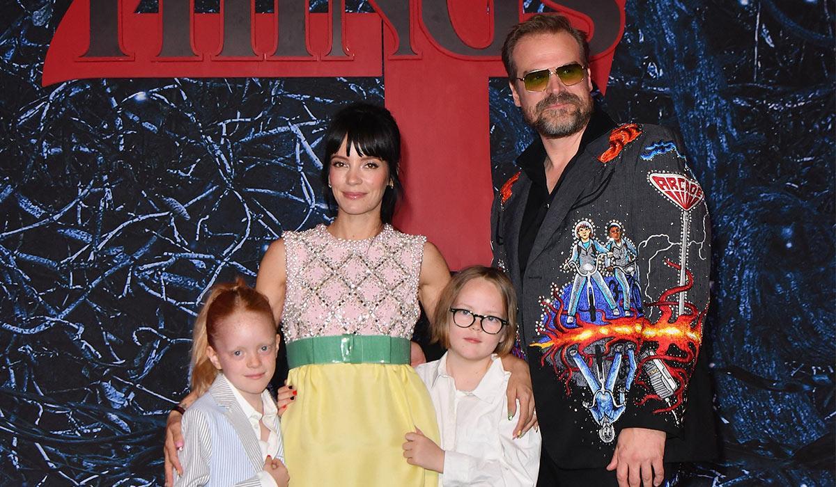 Lily Allen juanto a su marido, el actor de 'Stranger Things' David Harbour, y sus hijas