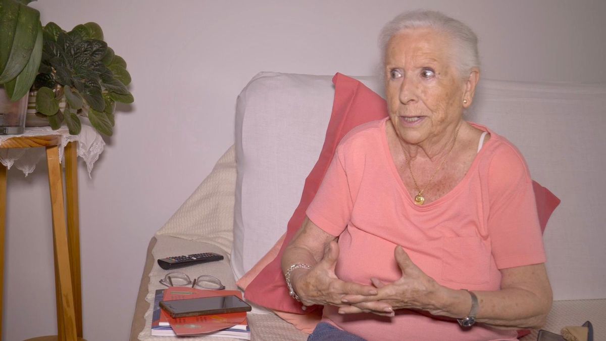 Josefina Espinosa presenta avui el documental 'Aterra' a la Casa de Cultura.