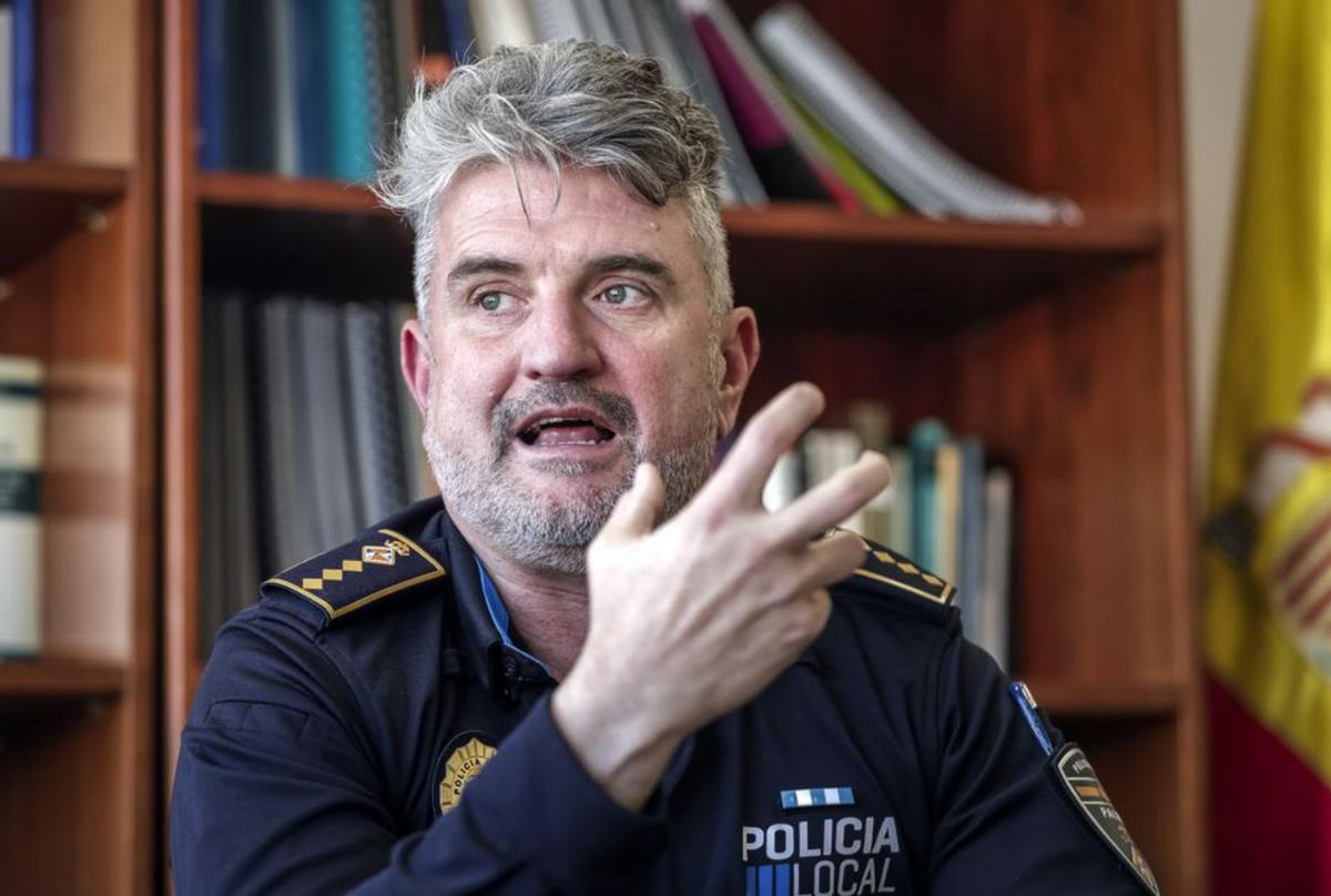 «Necesitamos esos trescientos policías más que ha prometido nuestro alcalde»