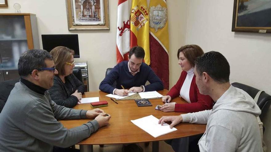 El Ayuntamiento y la Maestro Lupi renuevan el convenio