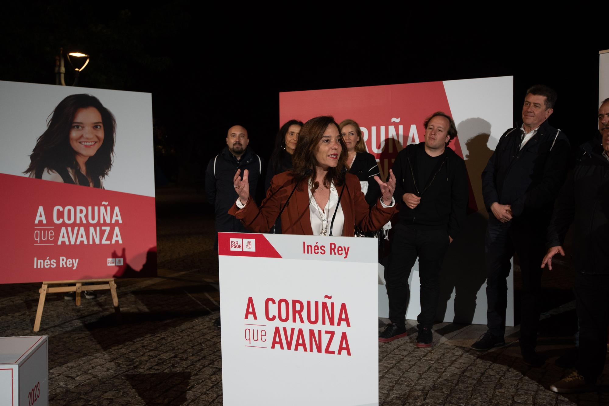 Arranca la campaña electoral: pegada de carteles del PSOE