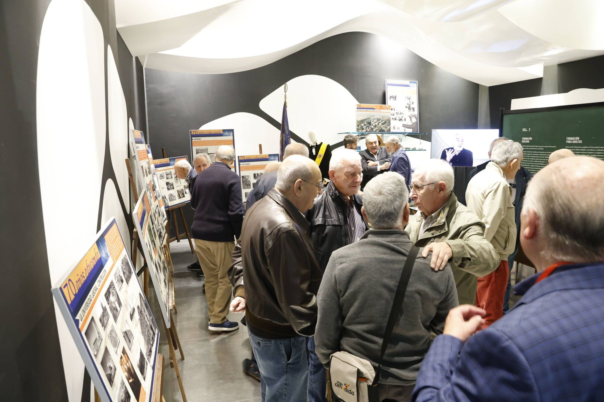 Inauguración de la exposición por el 70.º aniversario de la primera promoción de alumnos de la Universidad Laboral.