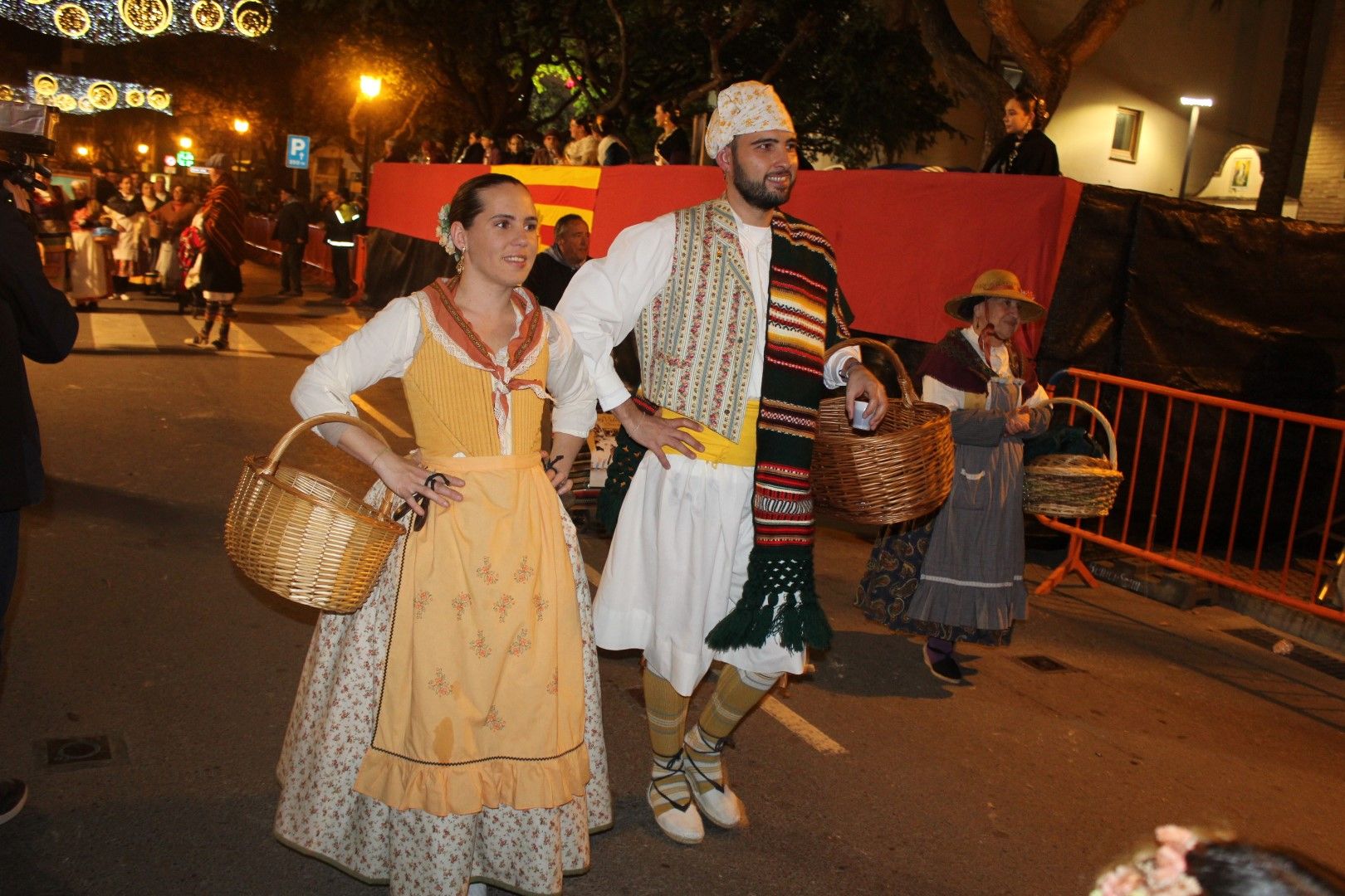 Todas las fotos del desfile de carrozas y las hogueras de Sant Antoni en Benicàssim