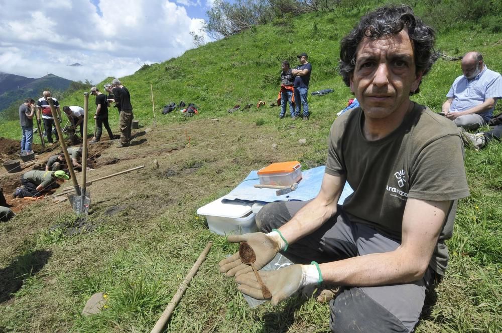 Excavación en la fosa de Parasimón