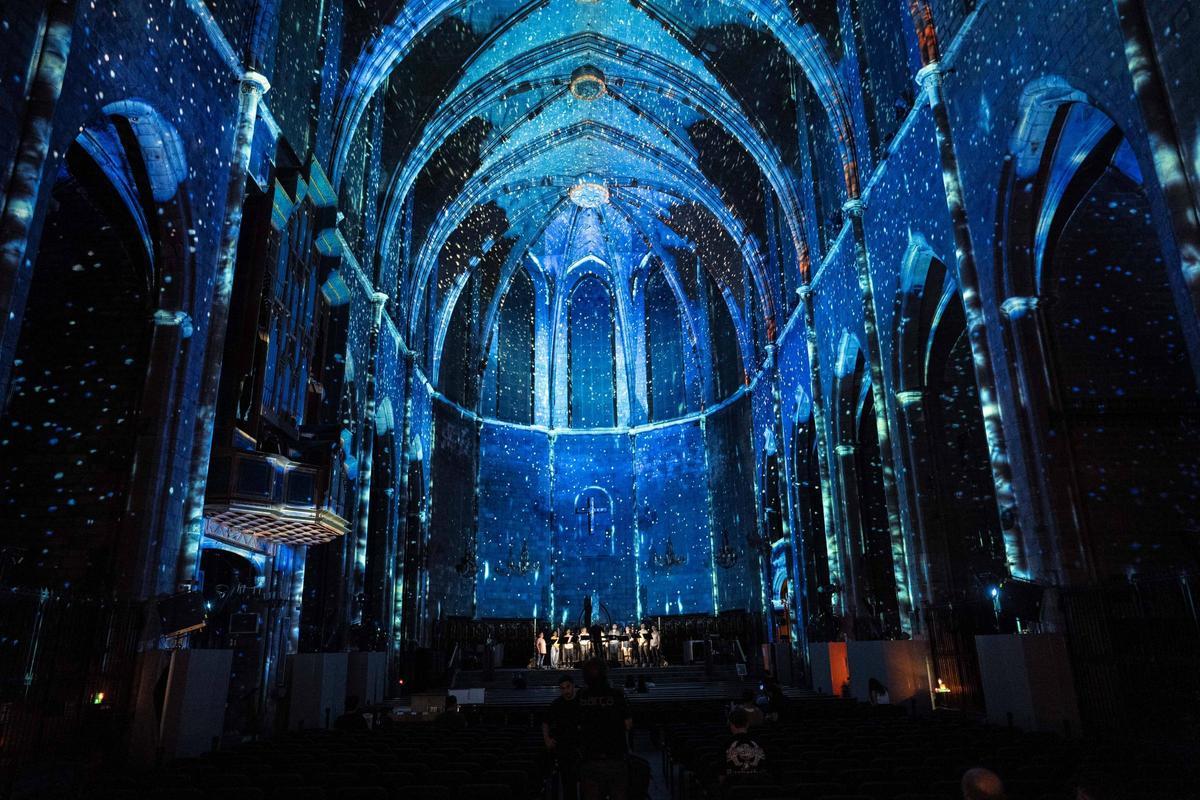‘LUMINISCENCE’, un espectáculo inmersivo de luz y música en Santa Maria del Pi