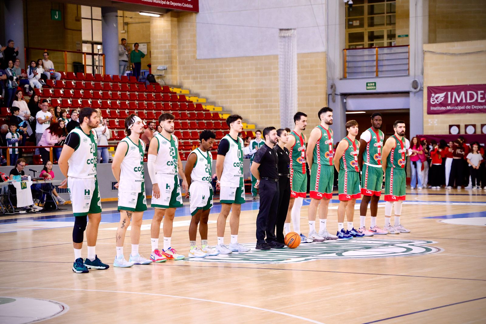 Coto Córdoba-Caja 87 | El encuentro de la Segunda FEB de baloncesto en imágenes