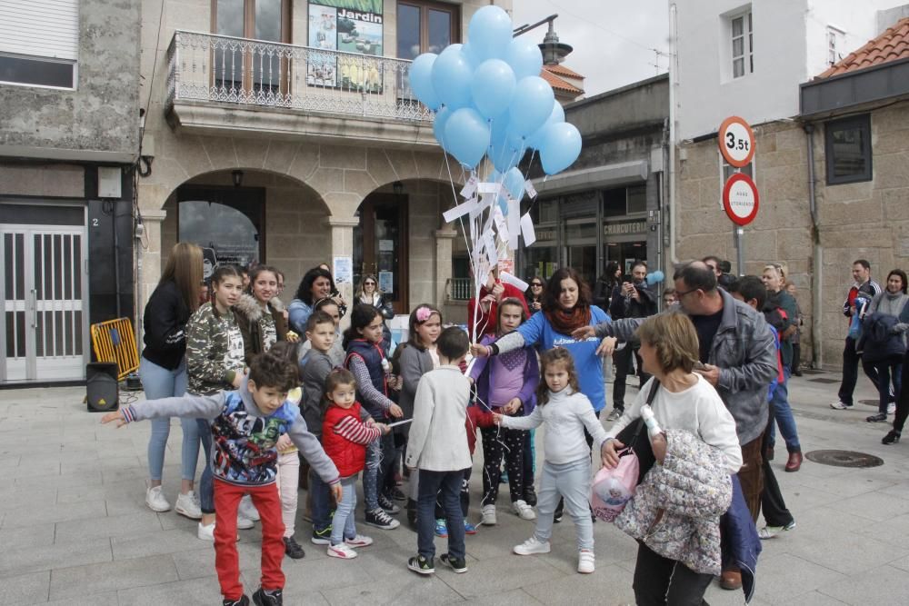 Hubo una suelta de globos azules con dibujos de niños y exhibición de hip hop