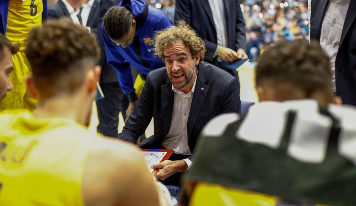 Grimau, dando instrucciones durante el partido