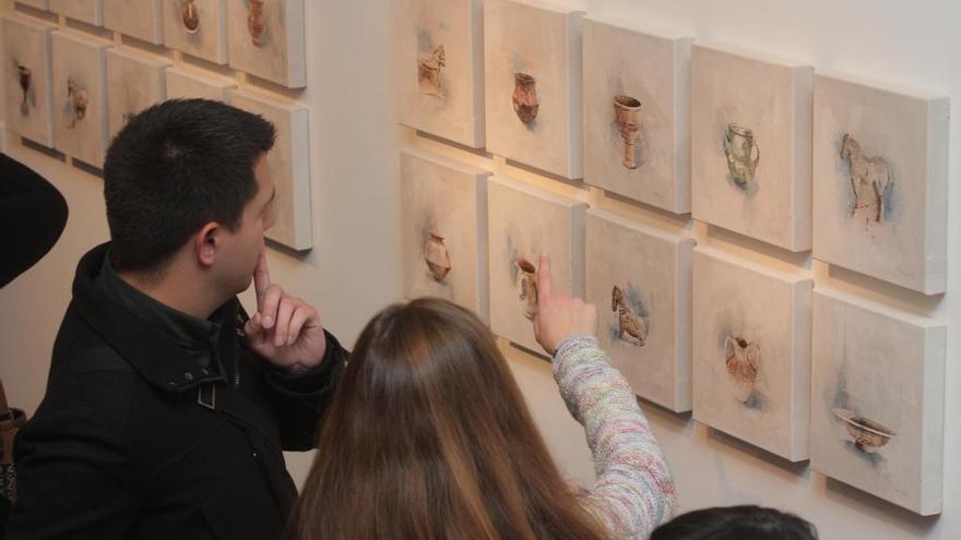 Nono García guía una visita a su muestra &#039;Arqueologías&#039; en el Teatro Romano