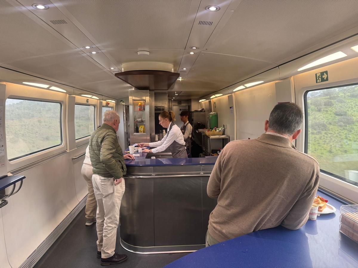 Regresan los servicios de Renfe, Iryo y Ouigo tras ser reparado el tramo afectado por el trágico accidente ferroviario de Adamuz